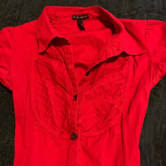 Tops - Fang small top ties in the back very pretty